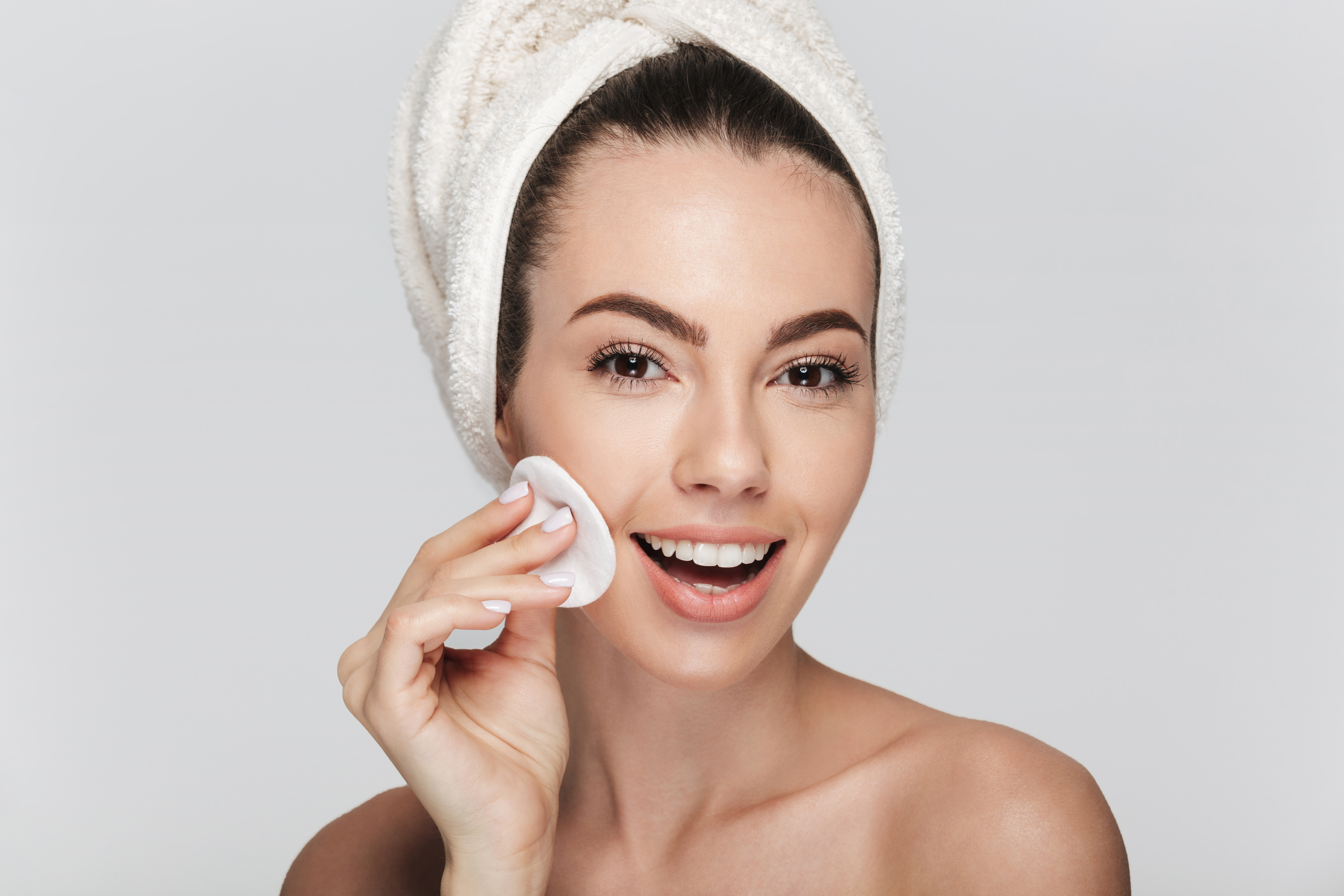 Как правильно ухаживать за проблемной кожей, чтобы минимизировать появление прыщей